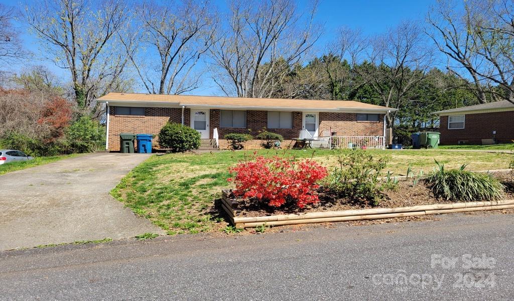 44 17th Avenue Court, Hickory, NC 28601