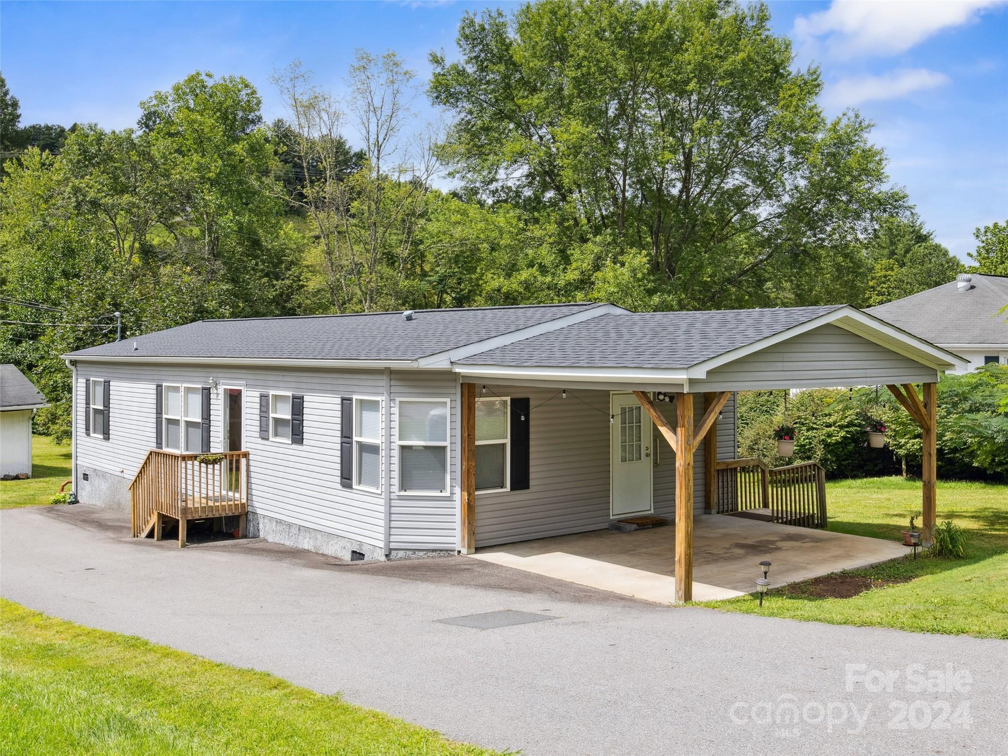 614 Old US 19E Highway, Spruce Pine, NC 28777