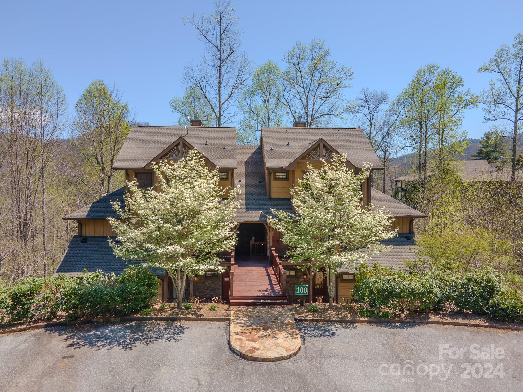 100 Saddle Notch Lane, Tuckasegee, NC 28783