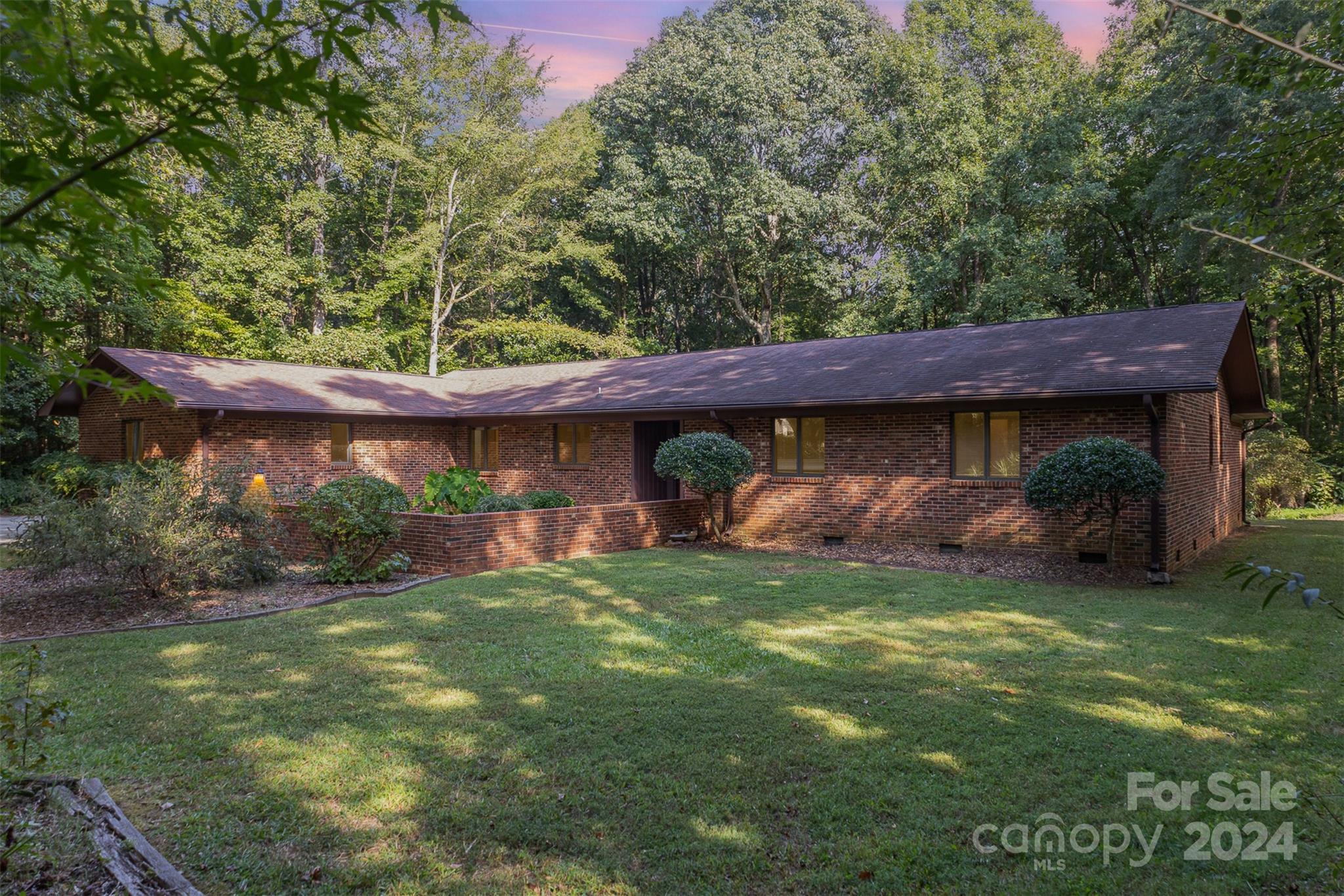 10703 Chestnut Hill Drive, Matthews, NC 28105