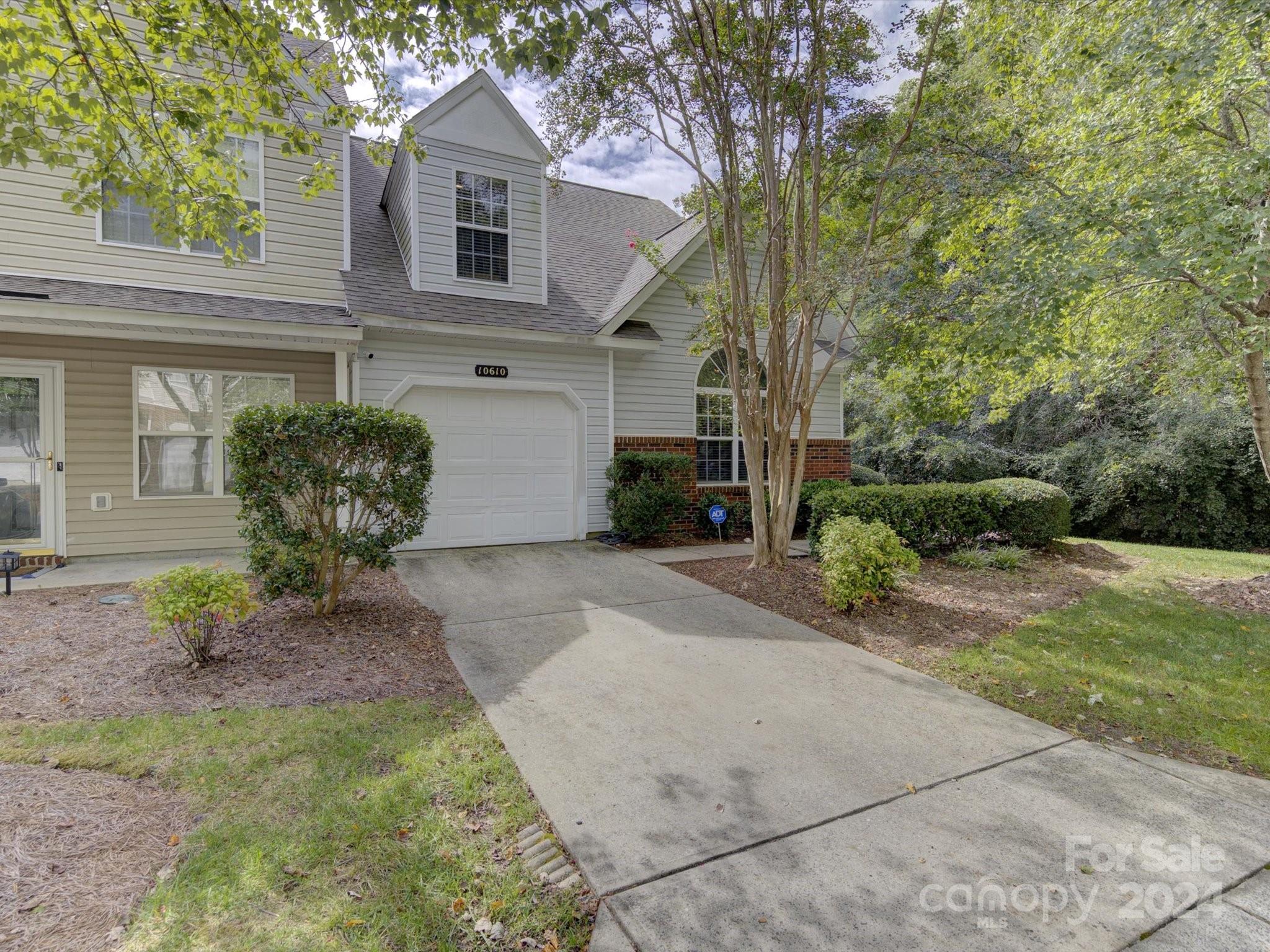 10610 Sleigh Bell Lane, Charlotte, NC 28216