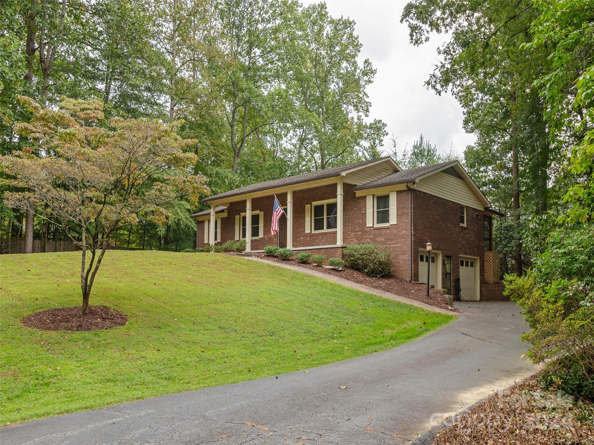 204 Ginseng Lane, Hendersonville, NC 28791