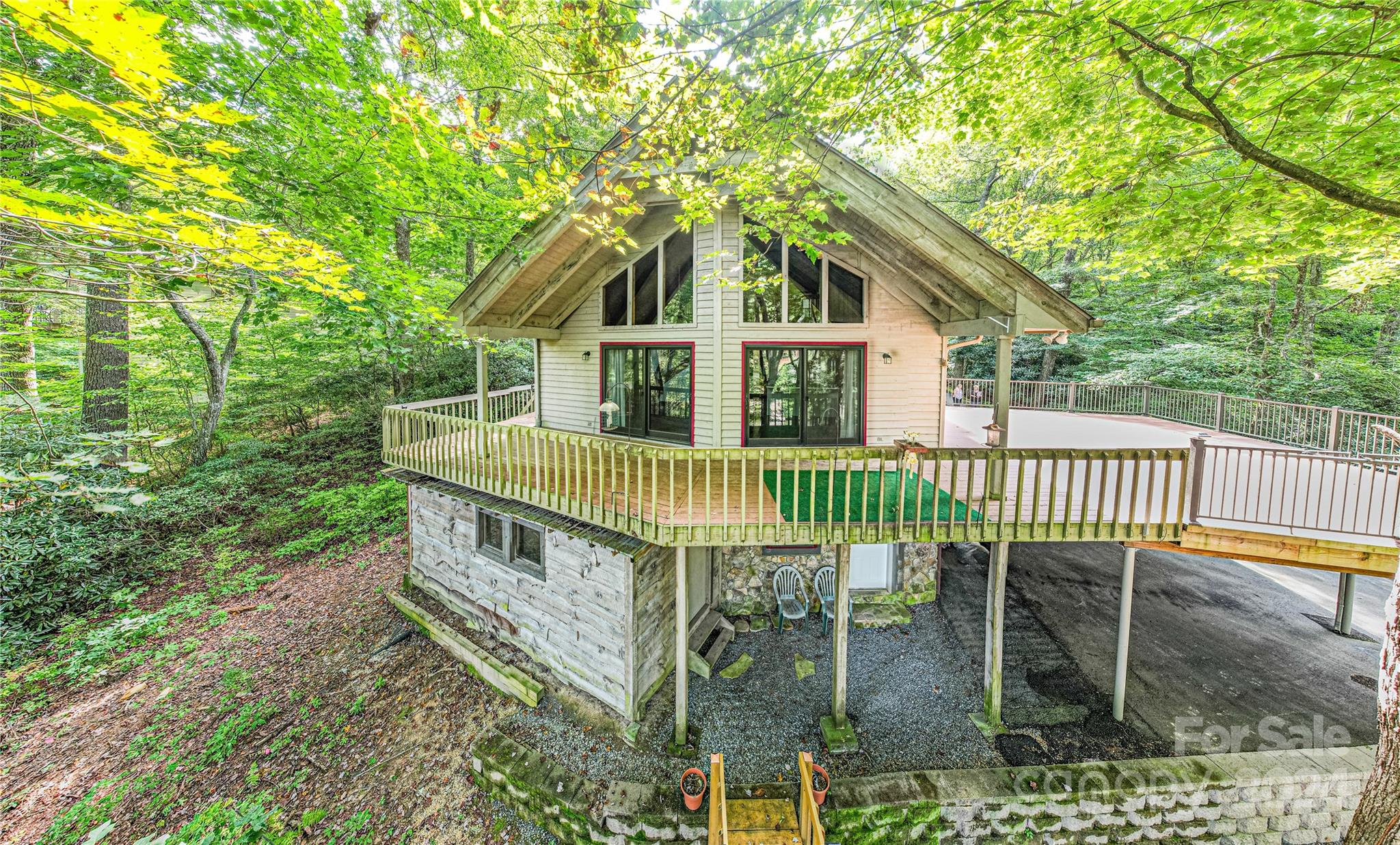 181 Hiwassee Road, Lake Toxaway, NC 28747