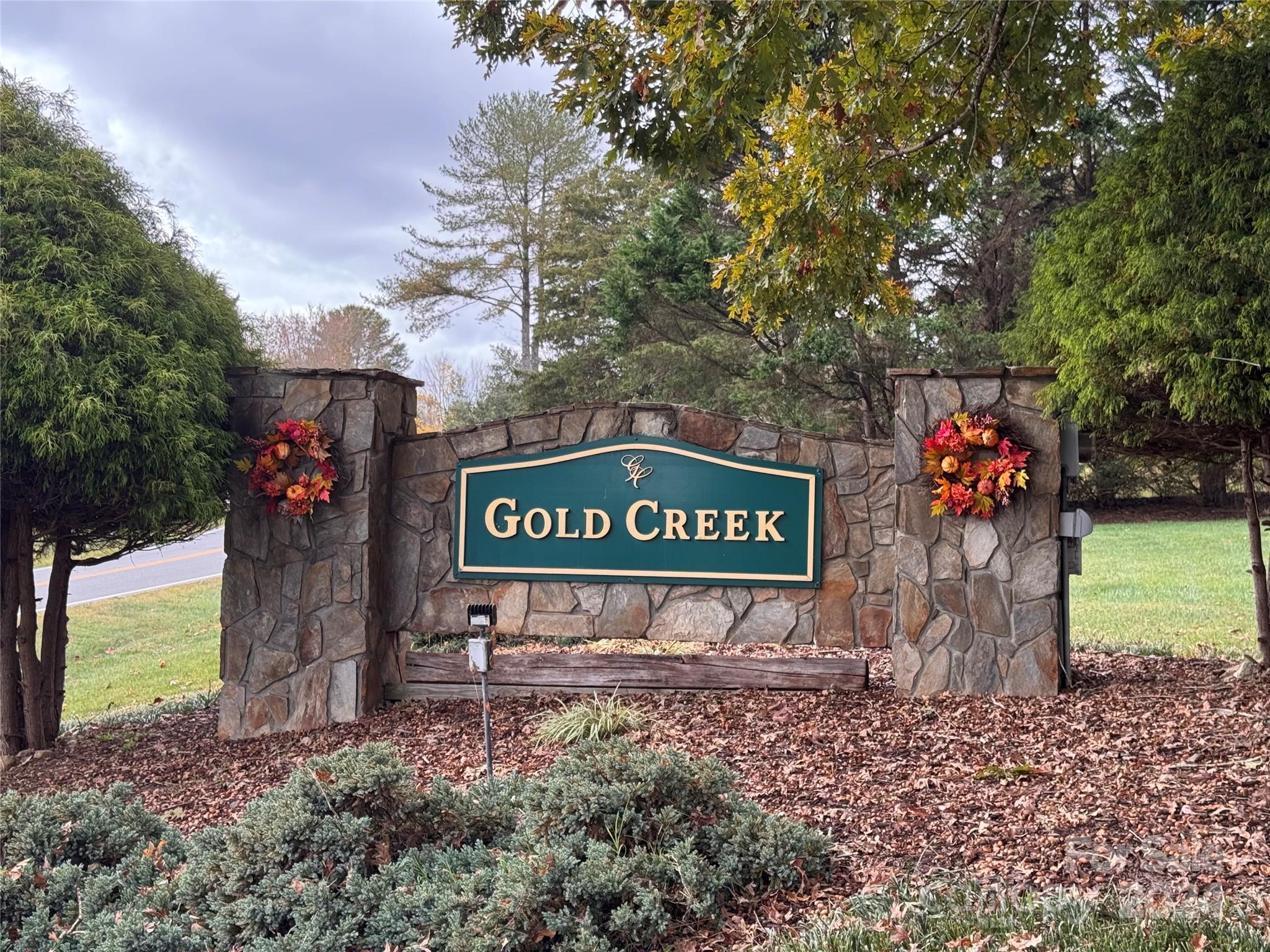 5696 Gold Creek Bay Drive, Hickory, NC 28601