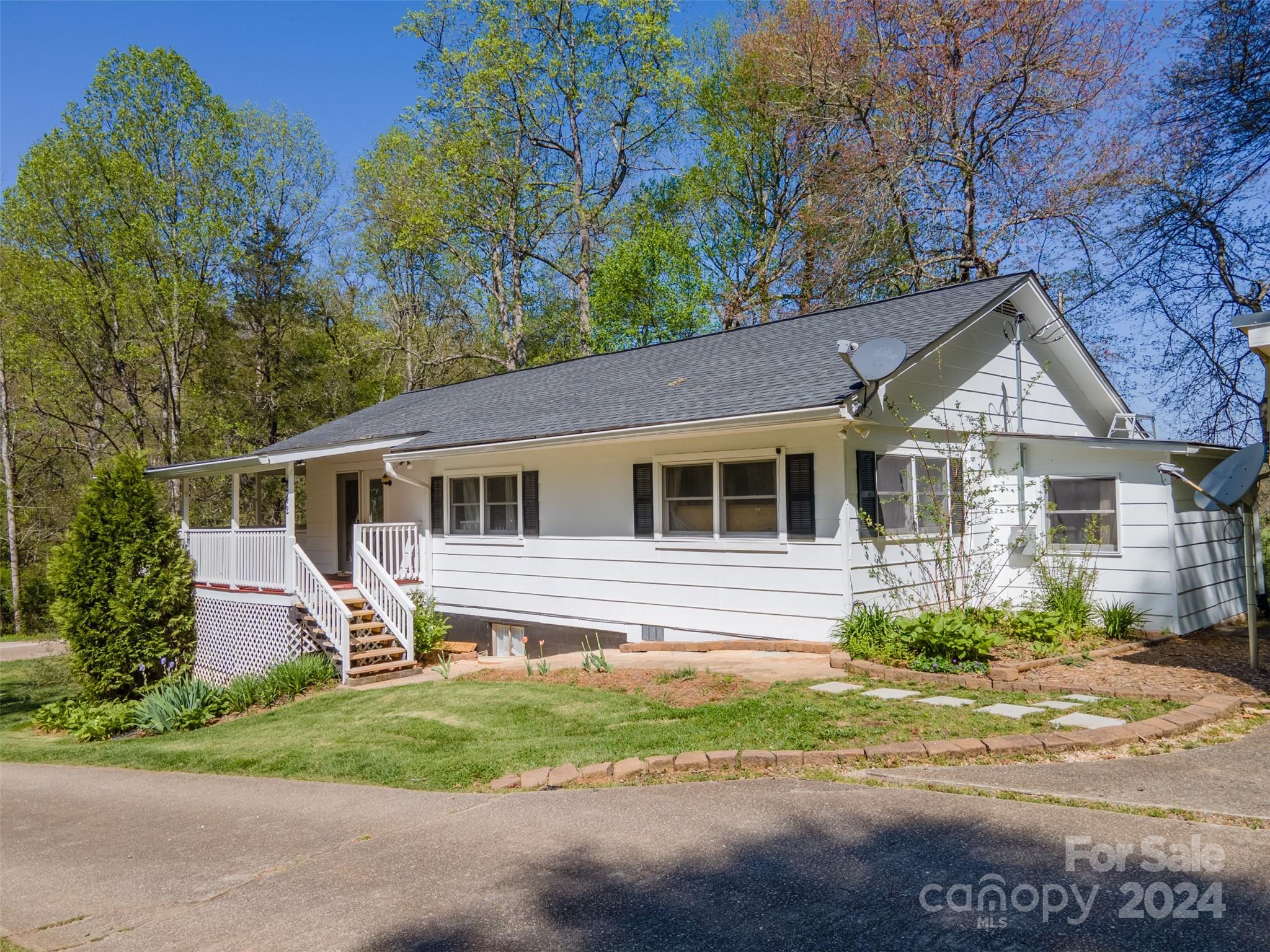 242 Henderson Road, Franklin, NC 28734