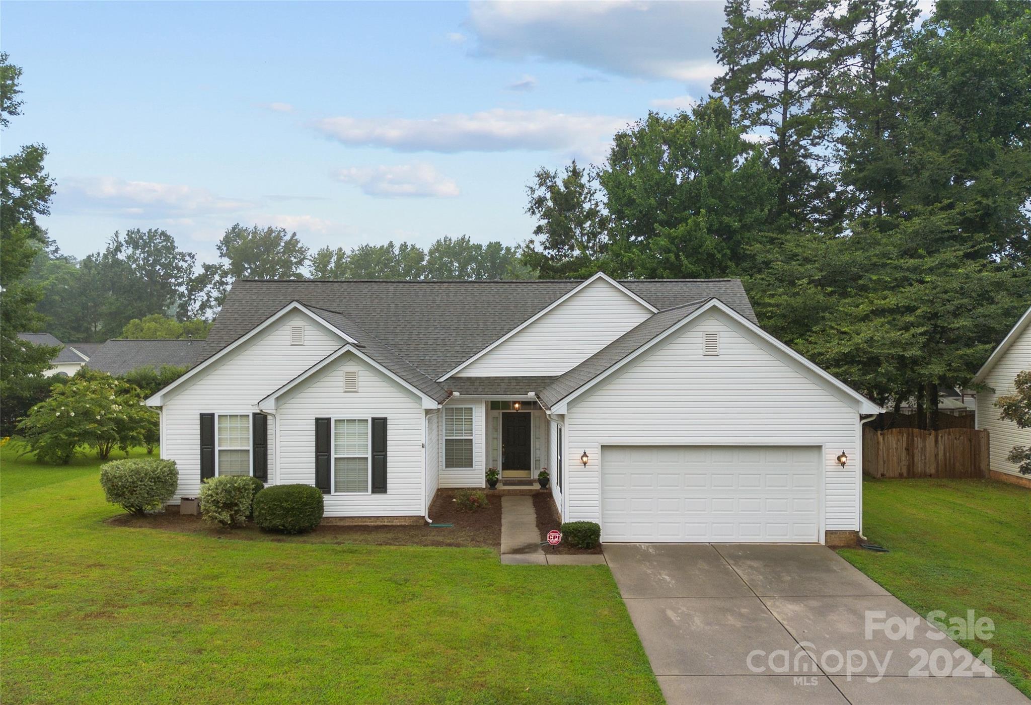 2433 Windsor Chase Drive, Matthews, NC 28105