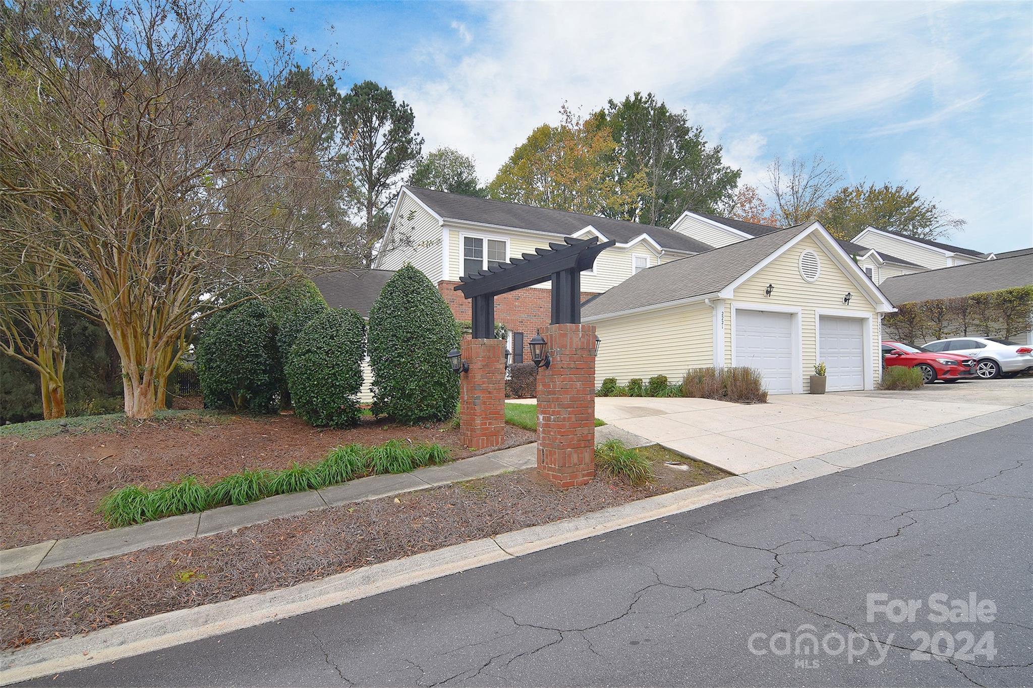 2221 Oak Hill Village Lane, Charlotte, NC 28217