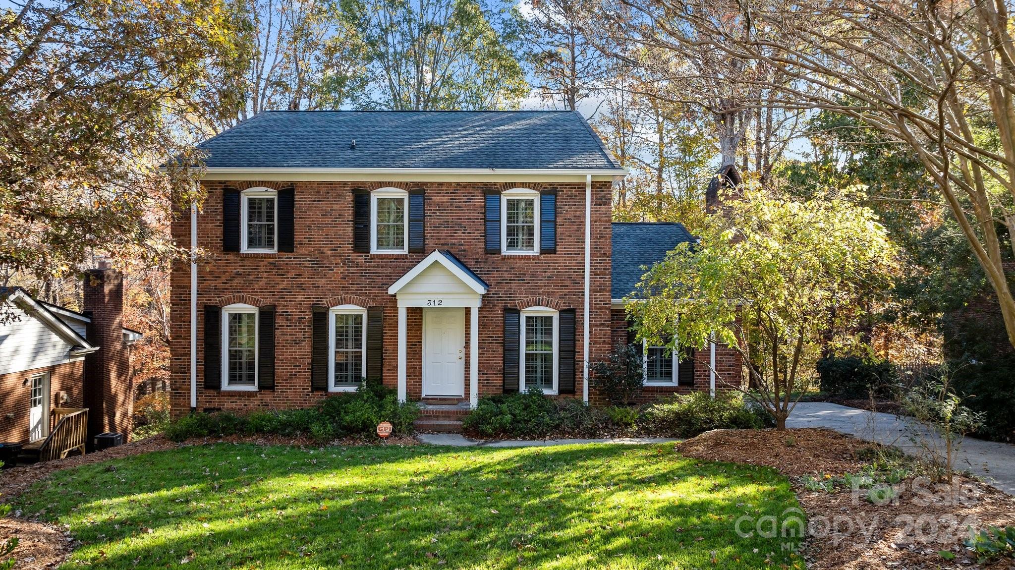 312 Foxfield Lane, Matthews, NC 28105